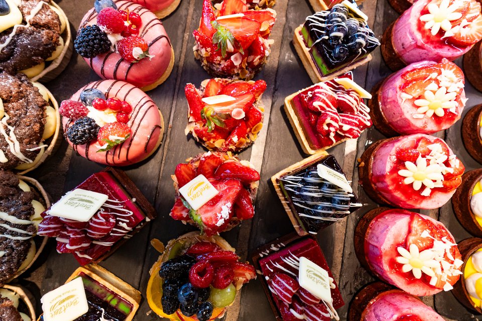 Feine Törtchen und Petit Fours — Valentinstag bei Brotzeit Rostock